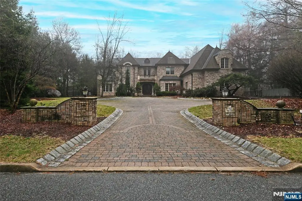 22 Pembroke Trail, Upper Saddle River, NJ 07458 - Image #1