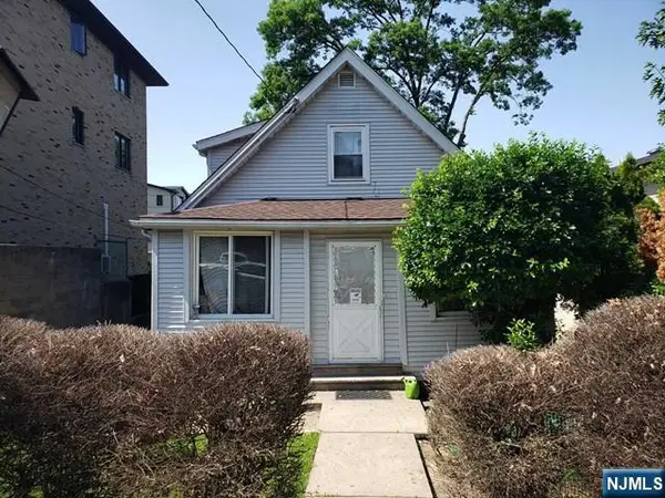 236 E Palisades Boulevard, Palisades Park, NJ 07650