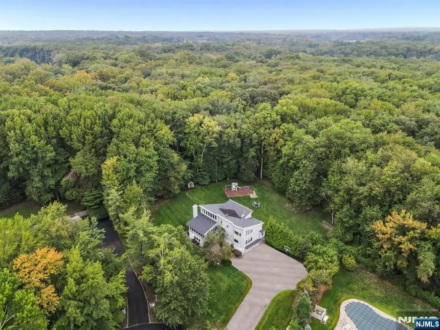 305 Westwind Court, Norwood, NJ 07648 - Image #2