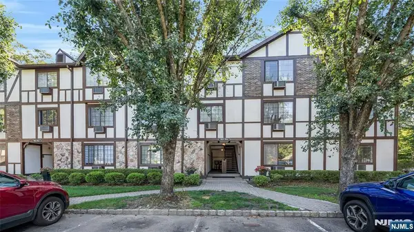 916 Thoreau, Mahwah, NJ 07430