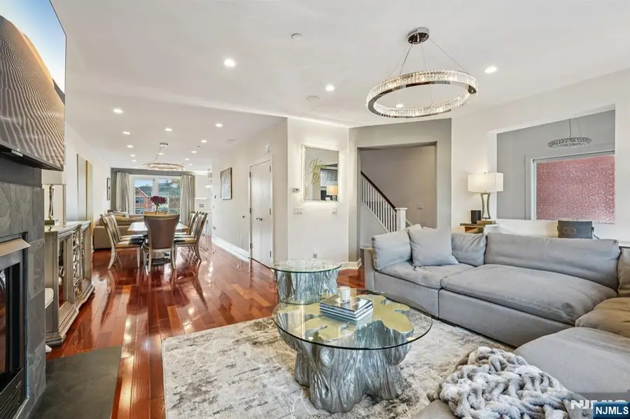 25 Vela Way 25, Edgewater, NJ 07020 - Image #3