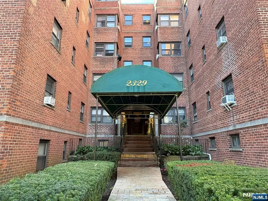 2329 Hudson Terrace C3, Fort Lee, NJ 07024 - Image #3