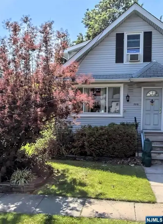 206 Amsterdam Avenue, Roselle, NJ 07203