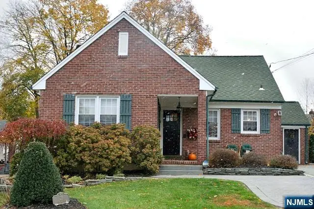 21 N Crest Drive, Cresskill, NJ 07626 - Image #1