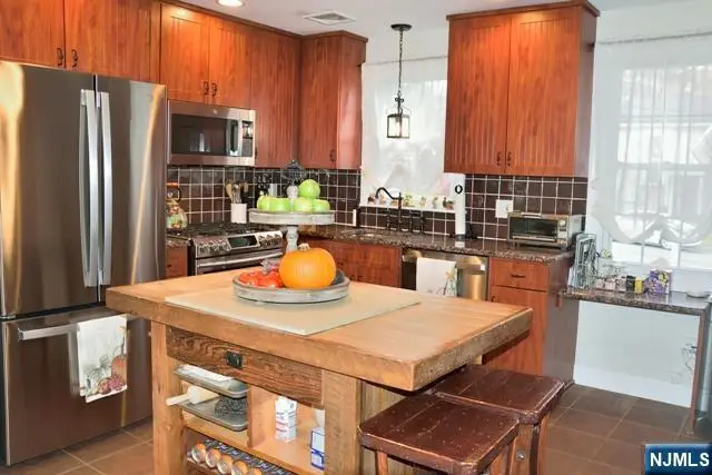 21 N Crest Drive, Cresskill, NJ 07626 - Image #3