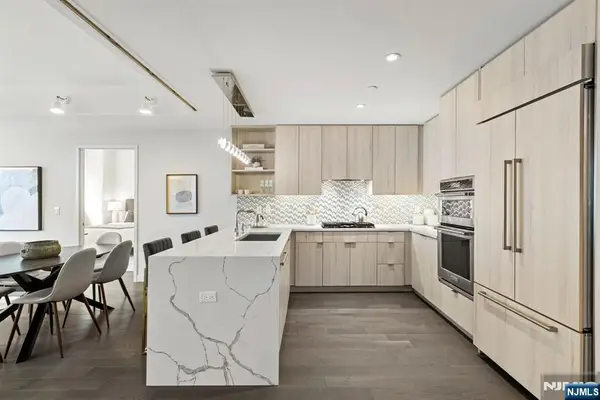 800 Ave At Port Imperial 317, Weehawken, NJ 07086