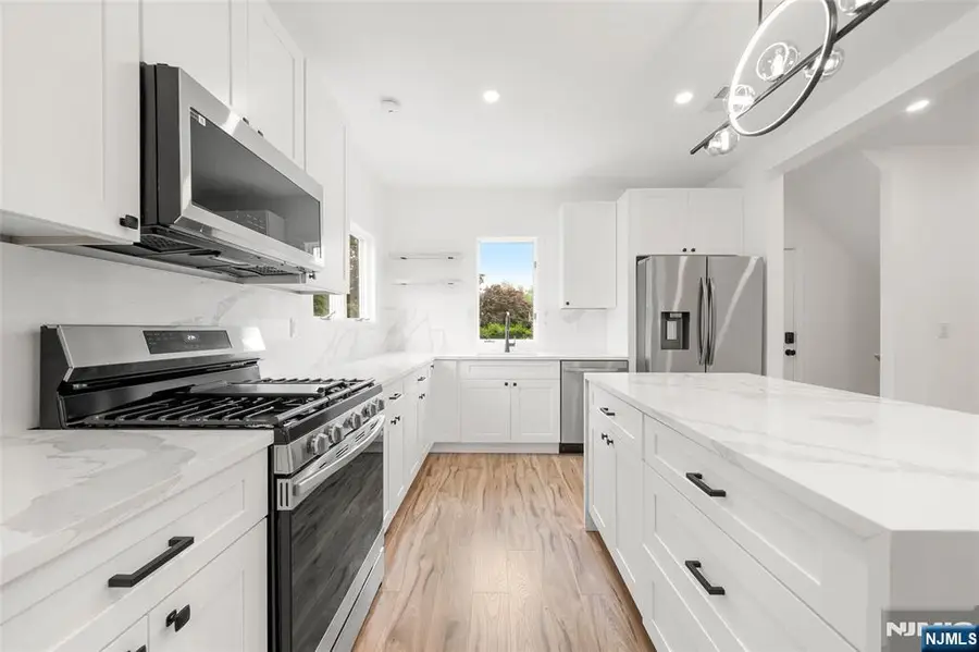 174 Pleasant Avenue, Bergenfield, NJ 07621 - Image #2