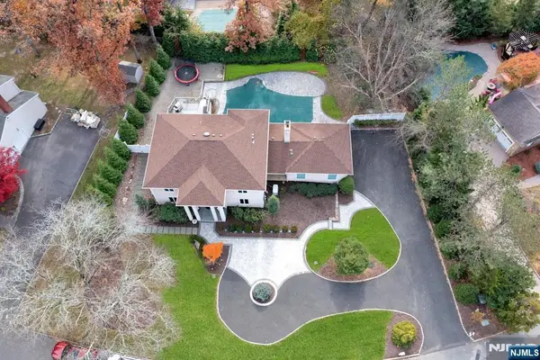 565 Faletti Way, River Vale, NJ 07675