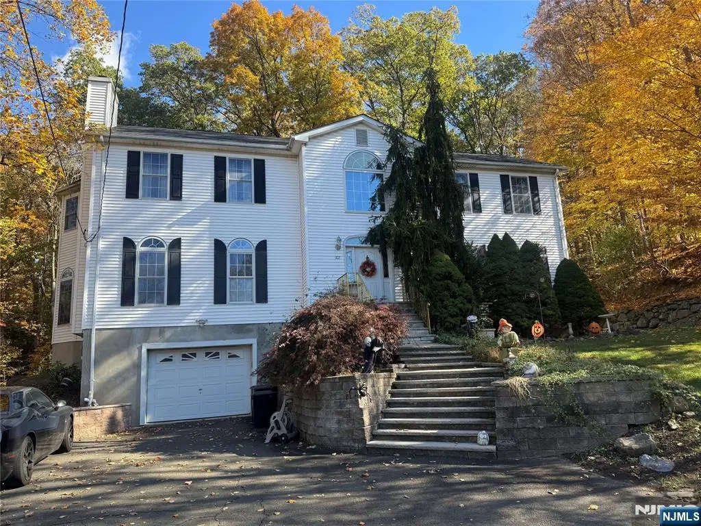 102 Garside Avenue, Wayne, NJ 07470 - Image #1
