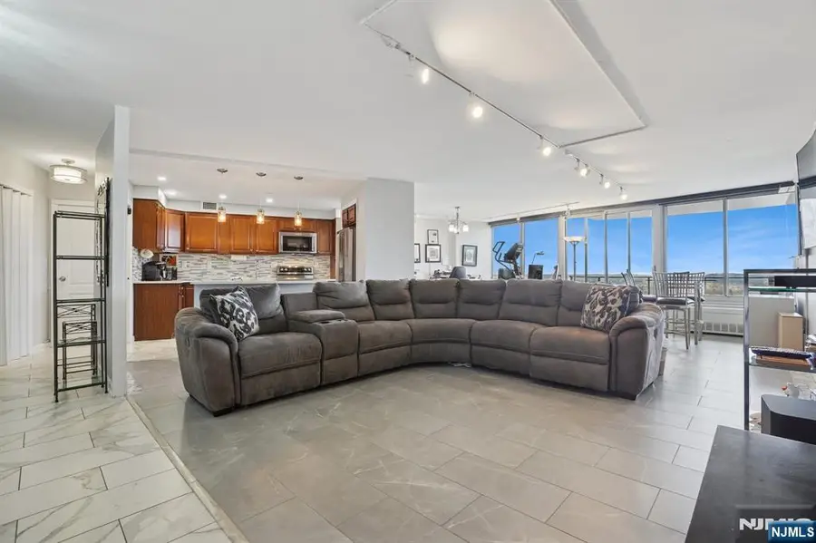 1 Claridge Drive, Verona, NJ 07044 - Image #2