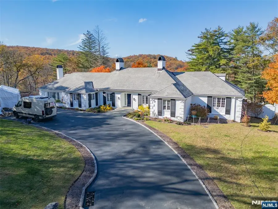 18 Pepperidge Tree Terrace, Kinnelon, NJ 07405 - Image #2