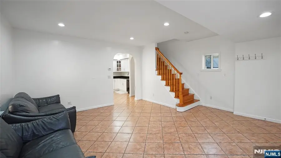 25 College Place, Ridgefield Park, NJ 07660 - Image #3