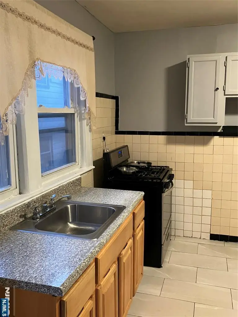 164 Stuyvesant Avenue, Newark, NJ 07106 - Image #2