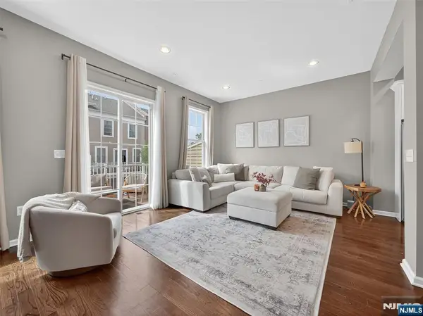 25 Roosevelt Drive, Wood Ridge, NJ 07075