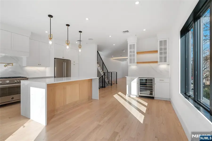 460 Greenmount Avenue, Cliffside Park, NJ 07010 - Image #2