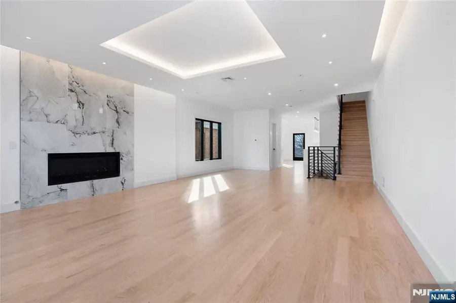 460 Greenmount Avenue, Cliffside Park, NJ 07010 - Image #3