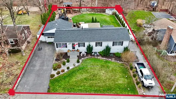 153 S Mountain Circle, West Milford, NJ 07480