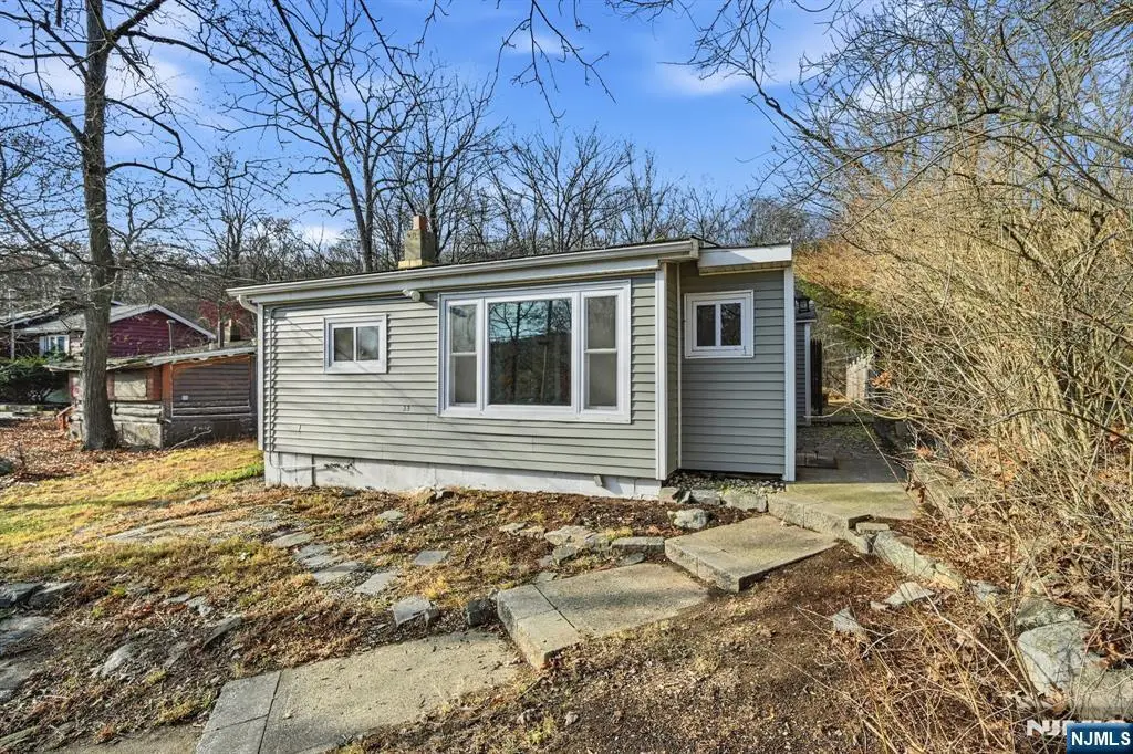 33 Setting Sun Trail, West Milford, NJ 07480 - Image #1