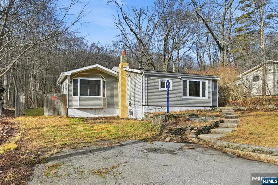 33 Setting Sun Trail, West Milford, NJ 07480 - Image #2