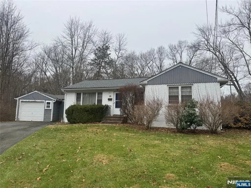 41 Eaton Court, Berkeley Heights, NJ 07922 - Image #1