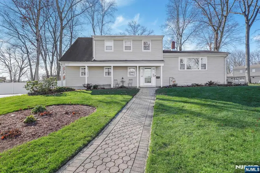 9 Allison Court, Wayne, NJ 07470 - Image #2