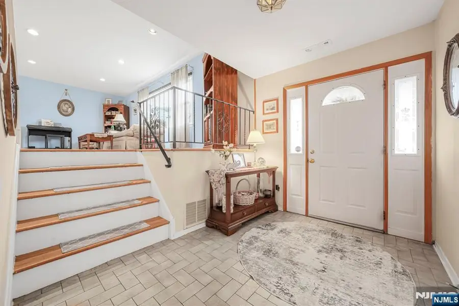 9 Allison Court, Wayne, NJ 07470 - Image #3