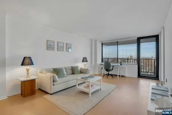 380 Mountain 701, Union City, NJ 07087