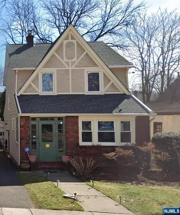 995 Grace Terrace, Teaneck, NJ 07666