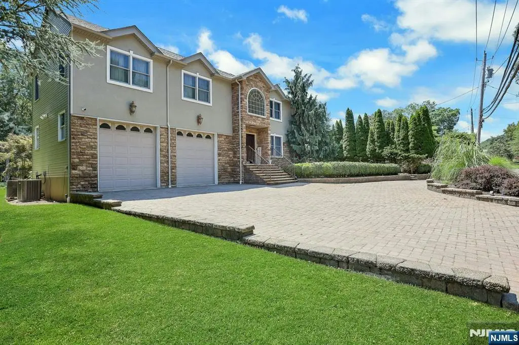 215 White Avenue, Old Tappan, NJ 07675 - Image #1