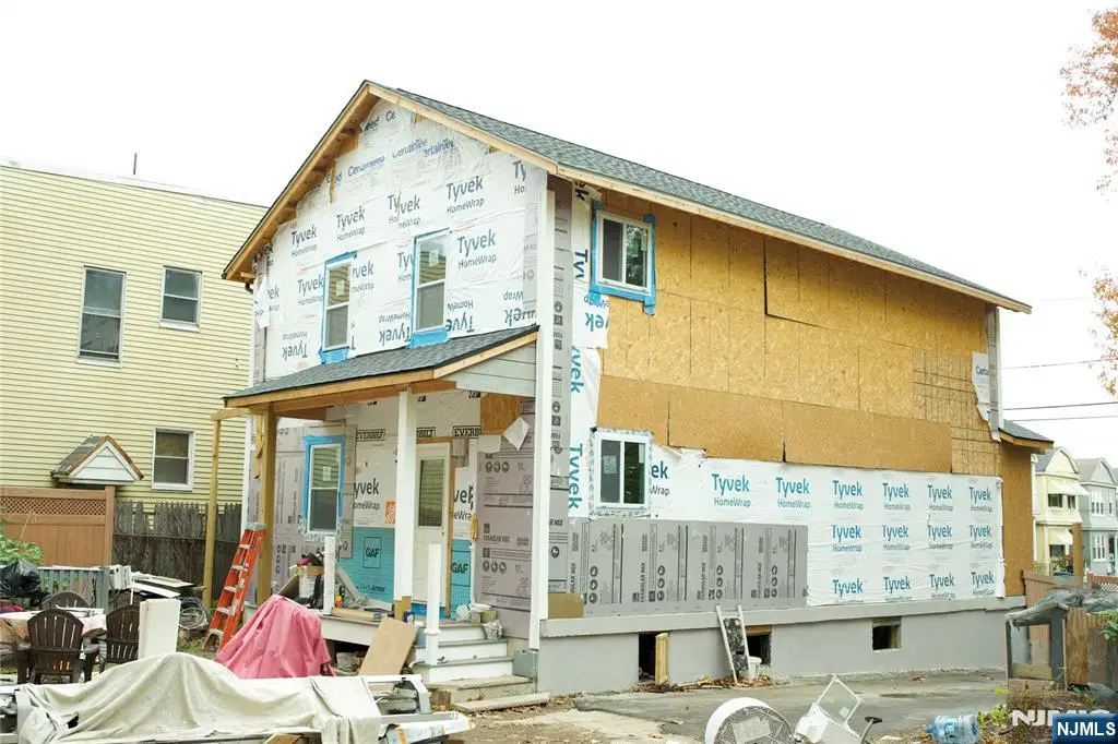 39 Wolcott Terrace, Newark, NJ 07112 - Image #1