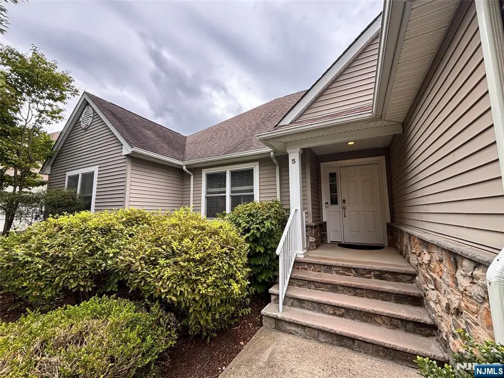 5 Little Tarn Court, Hamburg, NJ 07419 - Image #1