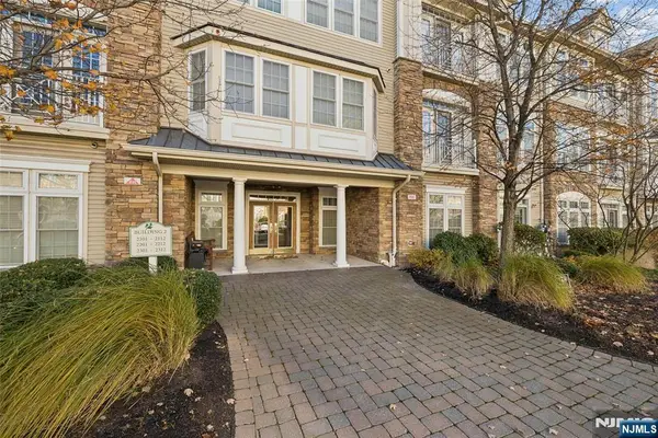 2302 Cedar Village Boulevard 302, East Brunswick, NJ 08816