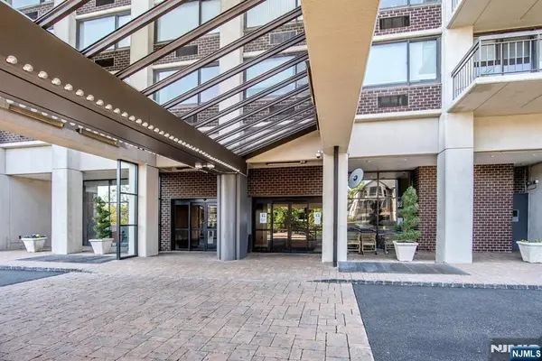 200 Old Palisade Road 18H, Fort Lee, NJ 07024