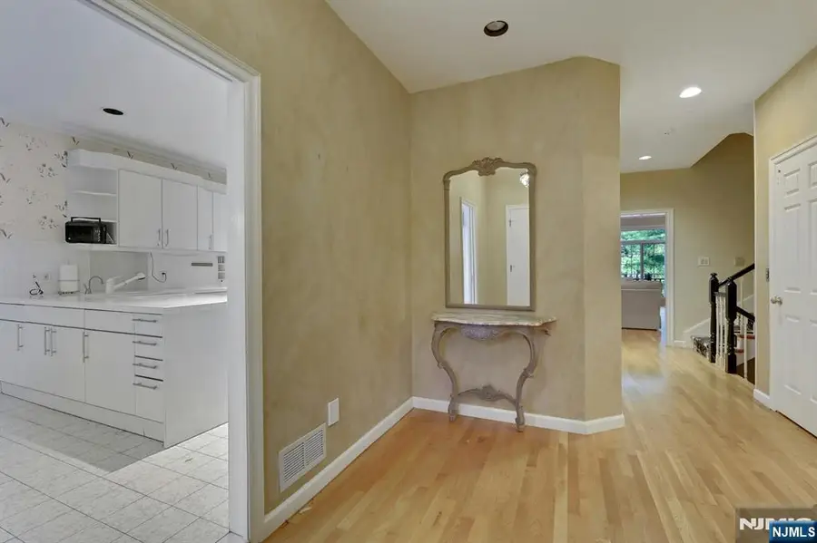 153 Ashley Place, Park Ridge, NJ 07656 - Image #3