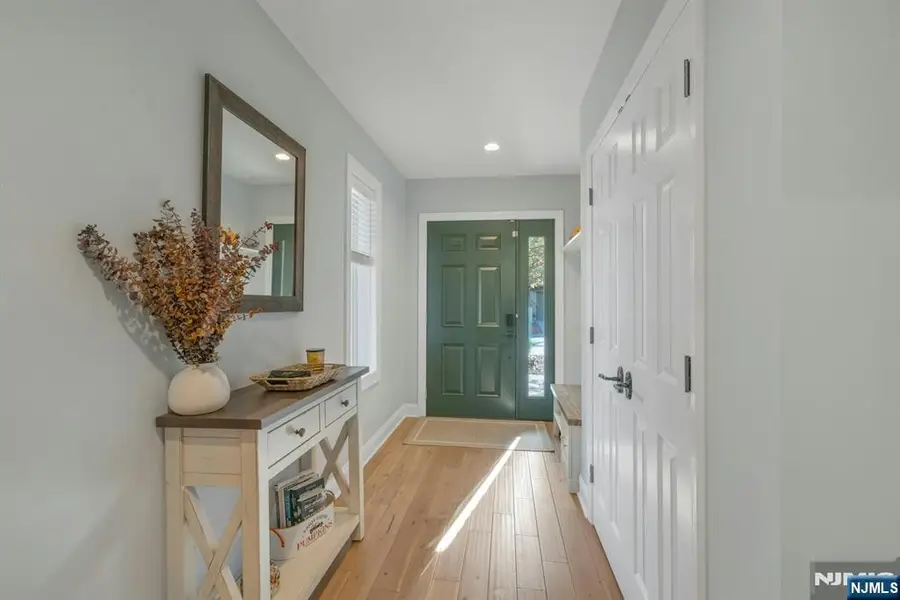 7 Sandburg Court, Mahwah, NJ 07430 - Image #2