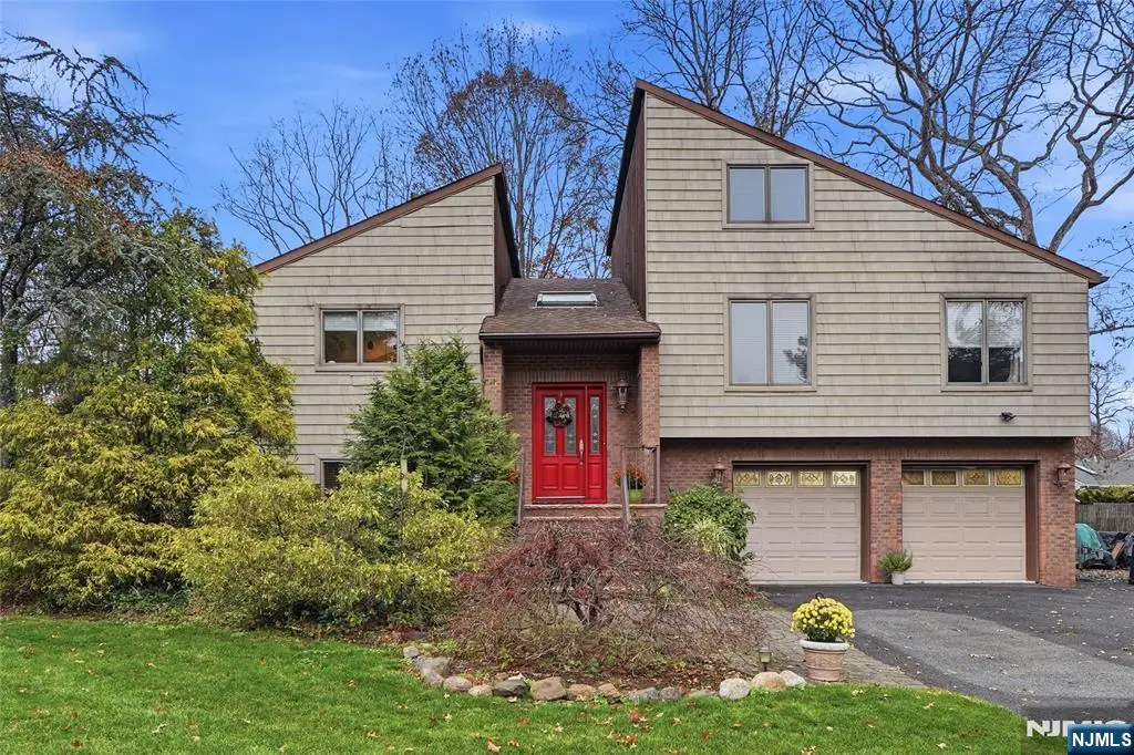 4 Lesa Lane, Hillsdale, NJ 07642 - Image #1