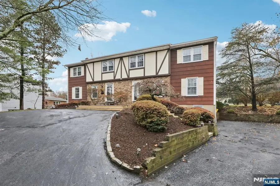 822 Pompton Avenue, Cedar Grove, NJ 07009 - Image #3
