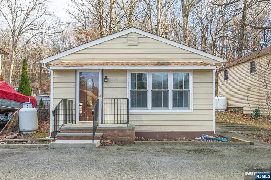 354 Maxim Drive, Hopatcong, NJ 07843 - Image #2