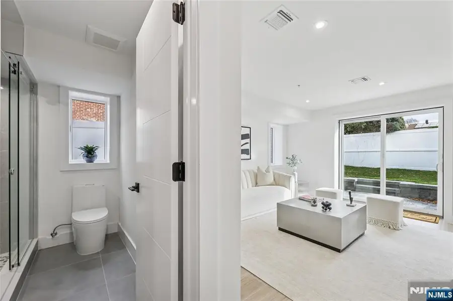 164 Oakwood Avenue, Cliffside Park, NJ 07010 - Image #3