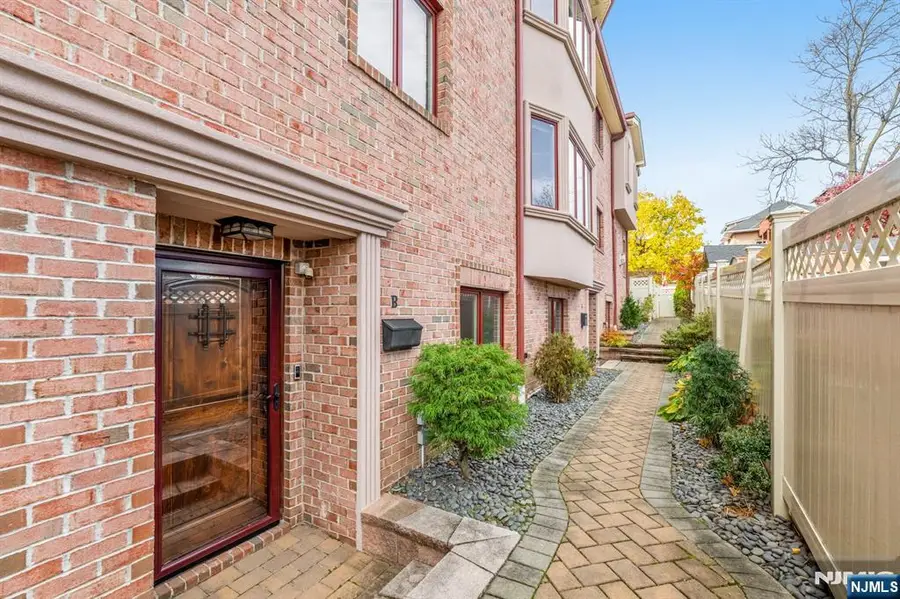 807 Edgewood Lane B, Fort Lee, NJ 07024 - Image #2