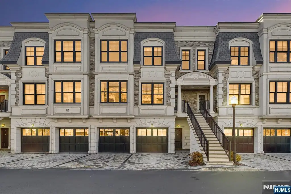 44 Marquis Court 44, Edgewater, NJ 07020 - Image #1