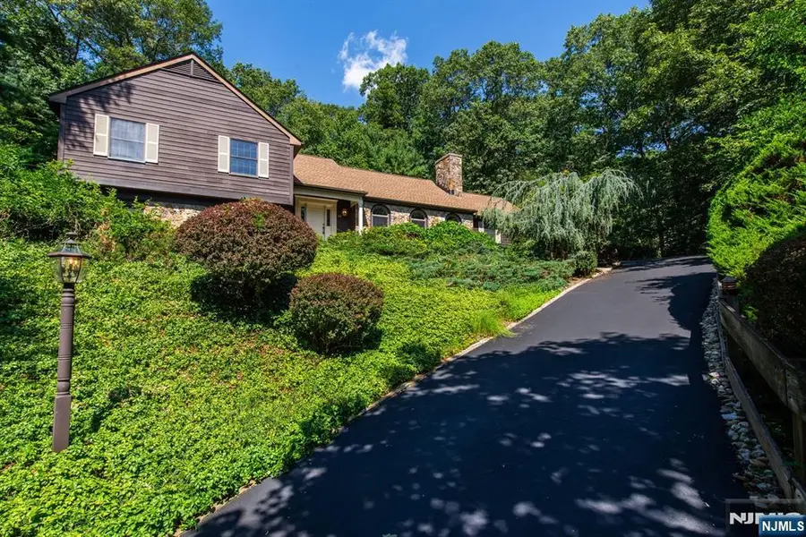 31 Cheyenne Drive, Montville, NJ 07045 - Image #3
