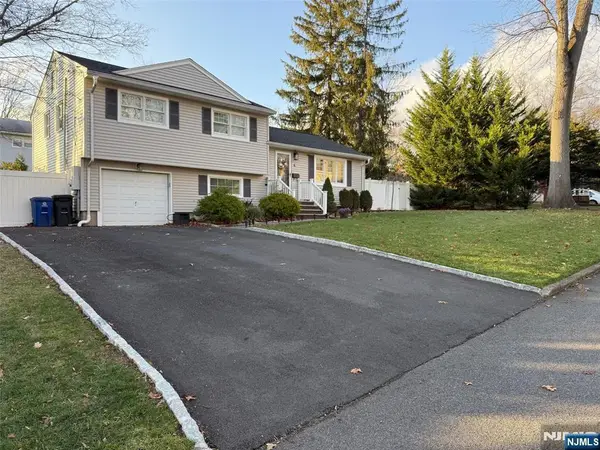 4 Hemlock Street, Montvale, NJ 07645