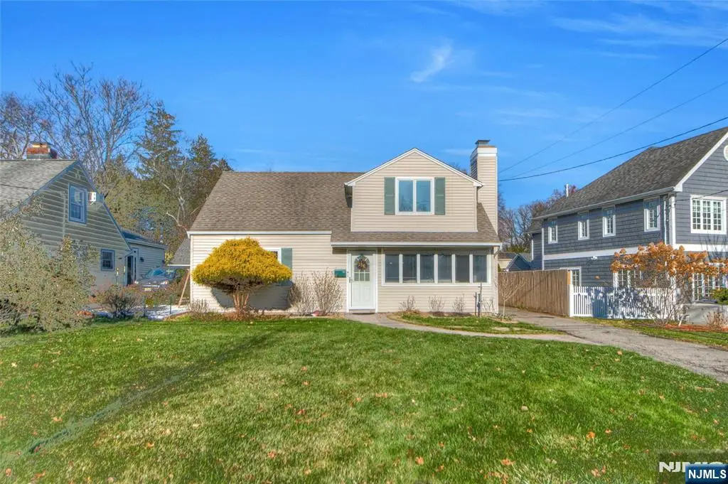 683 Eastern Court, Ridgewood, NJ 07450 - Image #1