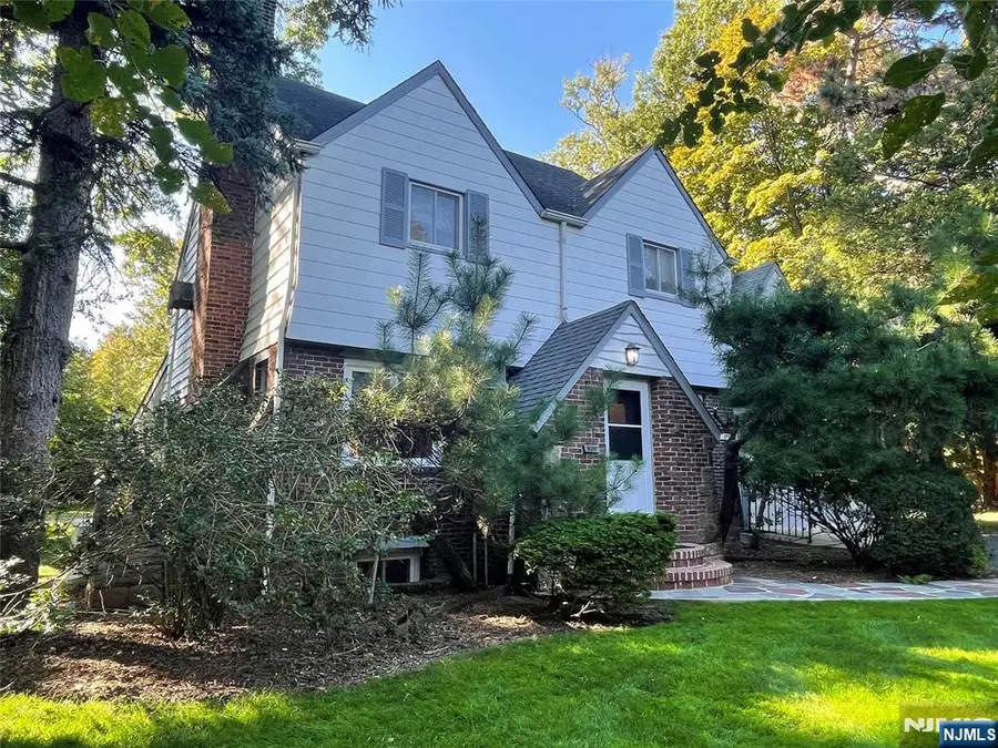 1 Grange Court, Teaneck, NJ 07666 - Image #2