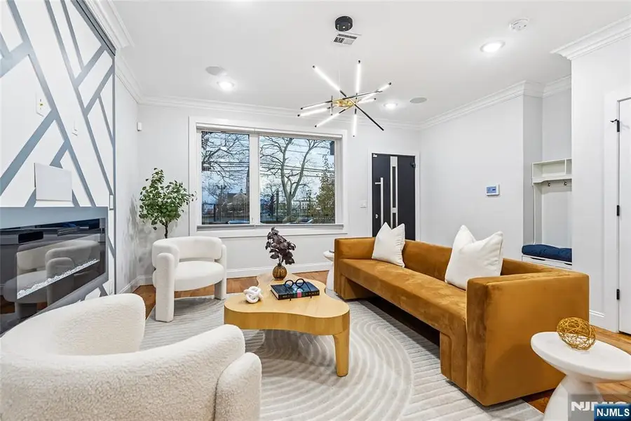 865 Summit Avenue 1, Jersey City, NJ 07307 - Image #2