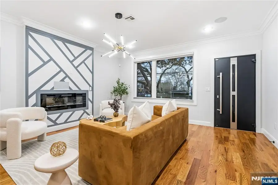 865 Summit Avenue 1, Jersey City, NJ 07307 - Image #3