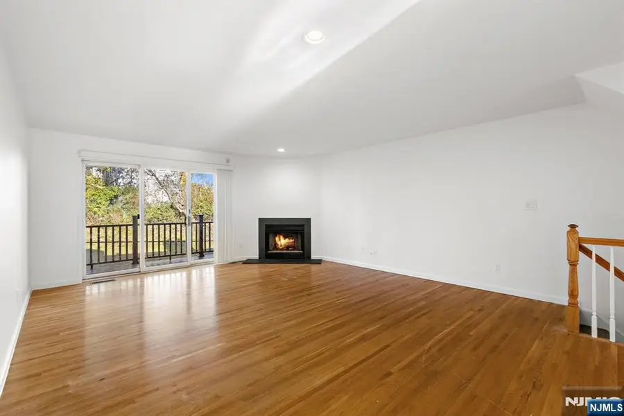 130 Panorama Drive, Edgewater, NJ 07020 - Image #3