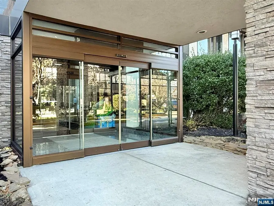 2077 Center Avenue 5E, Fort Lee, NJ 07024 - Image #2