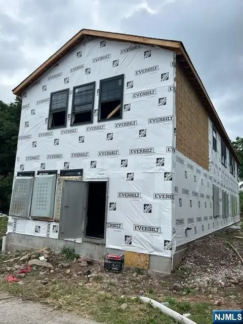 552 11th Street, Newark, NJ 07103